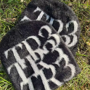 Nouveau design de bonnet personnalisé doux et épais pour l'extérieur pour hommes femmes bonnet chaud en tricot à revers pour le sport et l'usage quotidien en jacquard - Product Image 3