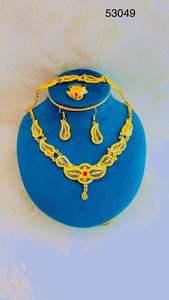 Elegante Juego de Collar Geométrico Plateado con Aretes de Flor |   Conjunto de Joyería de Diseño para Fiestas y Bodas Modelo 23186 - Product Image 5