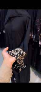 Abayas élégantes et modestes brodées à la main pour femmes! - Product Image 4