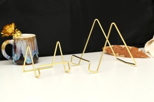 Elegante tarjetero de color dorado para escritorio de oficina Soporte de exhibición de metal simple y elegante para tarjetas de visita o notas - Product Image 3