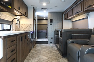 รถบ้านมือสองราคาถูก Forest River FORESTER 3011DS รุ่นหรู มาตรฐานไอเสียยูโร 5 รองรับผู้โดยสาร 4-6 คน พร้อมเตาไมโครเวฟ สีขาว สำหรับการตั้งแคมป์ - Product Image 5