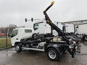 Camion de transport urbain d'occasion Mitsubishi Fuso Canter RHD Euro 6 Diesel à transmission automatique avec benne hydraulique - Product Image 4