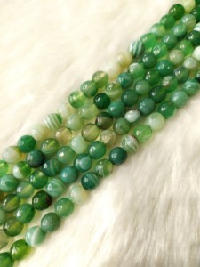 Perles rondes facettées en agate verte naturelle de qualité supérieure, 8 mm, brin de 14 pouces, pierres précieuses de guérison pour la fabrication de bijoux, Maharashtra, Inde - Product Image 5