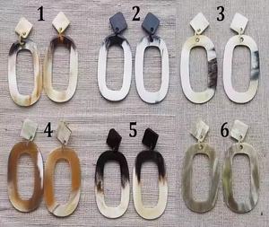Boucles d'oreilles en corne de buffle blanche les plus vendues, meilleur prix, couleur corne naturelle, décoration pour les fêtes par Crescent Crafts - Product Image 2