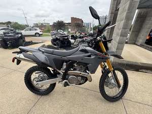 Disponible dès maintenant : Nouvelles motos Dual-Sport DR-Z4S 2025 en stock - Product Image 4