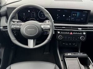 Véhicule authentique en vente : Tucson SEL Hybride 2025, SUV 4 portes turbocompressé à transmission intégrale, disponible pour expédition. - Product Image 3