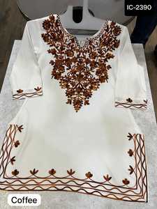 Nueva llegada Ropa informal de moda Diseño floral Rayon Kurtis con trabajo de hilo Desgaste tradicional indio Kurtis con precio bajo - Product Image 2