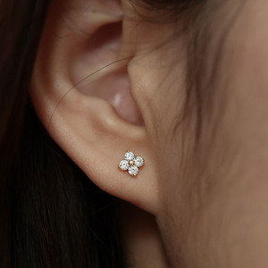 Orecchini a perno ITSMOS in argento sterling 925 placcato oro 18 carati con zirconi a forma di fiore, perfetti per occasioni speciali - Product Image 2