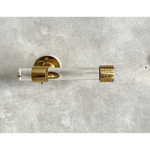 Porte-papier toilette en laiton et acrylique fait main de qualité supérieure avec finition dorée pour la décoration de la salle de bain, rangement de papier toilette - Product Image 1