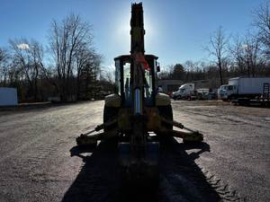 Chargeuse-pelleteuse Komatsu WB97R-5 d'occasion, modèle 2023, capacité de charge nominale de 9 tonnes, moteur Cummins, pompe hydraulique MOOG, en bon état - Product Image 4