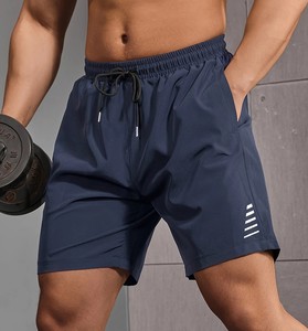 Shorts de sport pour homme en maille respirante à séchage rapide, couleur unie bleu marine, poche latérale zippée et taille à cordon de serrage - Product Image 1