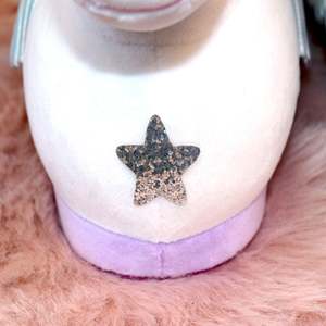 Pegasus SLOFFIES Talla Única para Niños, Pantuflas de Unicornio para el Hogar - Product Image 4