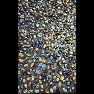 573ชิ้นหินลาบราดอไรต์ธรรมชาติ15มม. ถึง30มม. ทรงรีไม่สม่ำเสมอ5070 CTS ล็อตด้วยเลเซอร์สำหรับขายโรสคัทหินอัญมณีด้านหลังแบนเรา $174-ขาย - Product Image 1