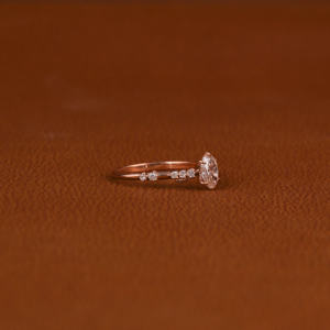 Bague de fiançailles en diamant de laboratoire en or rose 18KT Design fait à la main Style tendance pour les femmes pour les fêtes et les cadeaux - Product Image 5