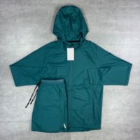 Ensemble de survêtement 3 pièces personnalisé pour homme : veste coupe-vent à capuche, pantalon de jogging et t-shirt de sport à séchage rapide pour la course et l'entraînement en extérieur
