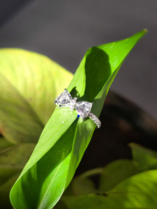 Anillo de Oro Amarillo Sólido de 14K y 18K con Diamante Cultivado en Laboratorio, Corte Corazón, Motivo de Lazo, Nudo Delicado, Joyería de Moda con Diseño Caprichoso - Product Image 1