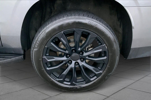 GMC Yukon XL Denali 4WD SUV 2021 Usado - con Bajo Kilometraje - Product Image 2