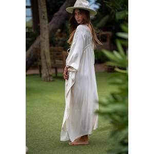 Robe maxi kaftan blanche brodée pour femmes, col en V, cordon de serrage, robe longue, style bohème, vêtements de luxe pour les vacances - Product Image 2