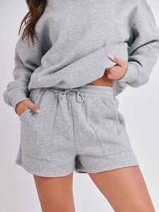 Conjunto de Sudadera con Capucha y Pantalones Cortos Personalizados, Hechos de Mezcla de Algodón y Poliéster, Tejido French Terry o Felpa, con Etiqueta de Logotipo Privado - Product Image 3