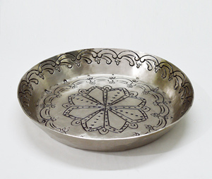 Plato para Frutas de Aluminio Repujado y Niquelado, Diseño Clásico, Profundo y Redondo, para Servir Frutas en el Hogar, Venta al Por Mayor a Precio Económico - Product Image 2