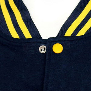 Chaqueta Varsity Transpirable para Mujer con Logotipo Bordado Personalizado y Elegante Diseño Bicolor - Product Image 2