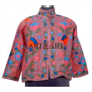 Chaqueta de Mujer Bohemia de Algodón Acolchado de Invierno con Bordado Suzani Hecho a Mano en India - Product Image 1