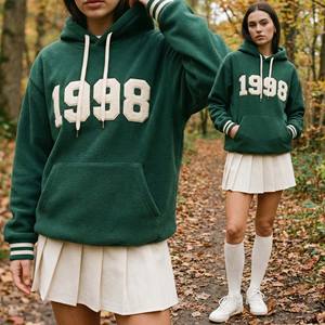 Sweat à capuche en molleton de coton vert forêt, patch en chenille vintage, broderie 3D, tie-dye, 1998, surdimensionné, poignets rayés, écologique - Product Image 1