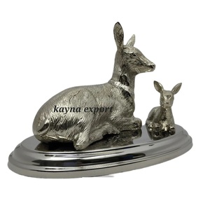 ประติมากรรมโลหะอลูมิเนียมหรูหราสำหรับครอบครัวกวางที่ไม่เหมือนใครรูปปั้นดีไซน์คลาสสิกวินเทจที่น่าดึงดูดสำหรับการตกแต่งห้องนั่งเล่น - Product Image 1