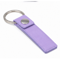 Porte-clés réfléchissant en cuir avec accents en alliage et en métal - Product Image 2