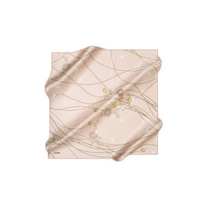 Bufanda Larga de Lujo de Crepé de Seda con Estampado Digital y Patrón de Cadena Cuadrada - Product Image 1