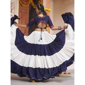 ชุดเลเฮนกาโชลีผ้าเรยอนสีน้ำเงินขาว คุณภาพเยี่ยมสำหรับงานนาวราตรี - Product Image 5