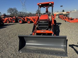 Tracteur agricole Kubota L4060 40 CV rouge 4 roues motrices avec chargeur frontal LA905, niveau de sécurité élevé - Product Image 1