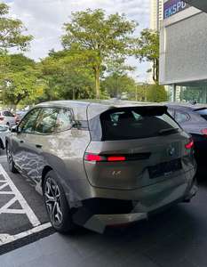 BMW iX xDrive50 2024, Caja de Cambios Automática, Interior Oscuro, Asientos de Cuero, Volante a la Izquierda/Derecha, Auto Usado, Eléctrico - Product Image 2