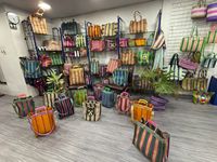 Pochette de toilette cosmétique réutilisable écologique en nylon recyclé de haute qualité avec poignée, sac de plage de voyage rayé personnalisé