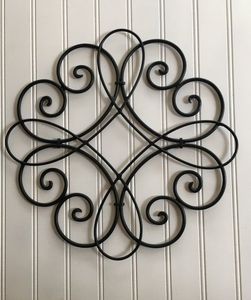 Superbe décoration murale en fer forgé faite à la main, parfaite pour les intérieurs sophistiqués d'inspiration moderne et vintage - Product Image 2