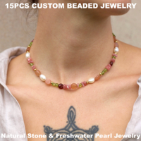 Collier de printemps personnalisé en perles d'eau douce faites à la main, délicates et vibrantes, avec coquillages d'été, perles baroques et pierres naturelles géométriques