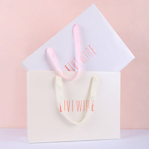 Sacs à provisions en papier imprimé personnalisé de luxe avec logos pour vêtements et chaussures - Product Image 3