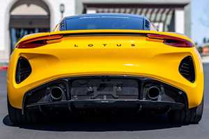 Emi Ra 2024 Primera Edición AWD, Auto de Bajo Kilometraje, Caja de Cambios Automática, Volante a la Izquierda, Gasolina, Turbo, Coupé - Product Image 3