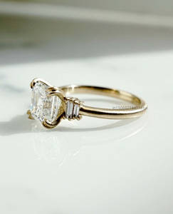 2.16 Ct Asscher Cut Moissanite Bague de fiançailles pour femme Classique Asscher Cut Solitaire Moissanite Elegant Step Cut Bague de mariée - Product Image 2