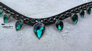 Bride de luxe en cuir noir avec bandeau de tête en cristal émeraude et franges en strass en forme de larme - Product Image 4