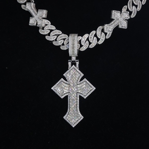 Beau pendentif croix en argent sterling 925 classique fabriqué avec du diamant Moissanite attire l'attention de tout le monde - Product Image 5