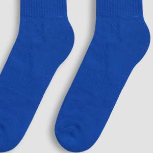 Chaussettes de sport montantes personnalisables bleues pour l'automne, brodées, respirantes et anti-transpiration - Product Image 4