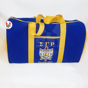 Sac de voyage matelassé brodé pour femmes de la sororité Sigma Gamma Rho |   Sac de voyage en polyester personnalisé pour femmes, broderie de la sororité SGR - Product Image 5