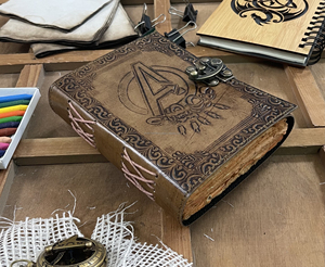Livre en cuir Triple lune vierge pour dames, carnet de fées, ordinateur portable à coller sur les bords, fait à la main, cadeau pour femme - Product Image 2