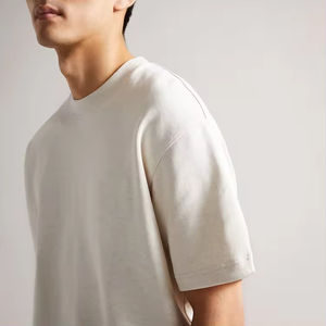 เสื้อยืดคอกลมโอเวอร์ไซส์ผ้าฝ้ายแท้ 100% สำหรับผู้ชาย สกรีนโลโก้ได้ตามต้องการ เสื้อยืดเรียบหรูทรงหลวมคุณภาพสูง - Product Image 6