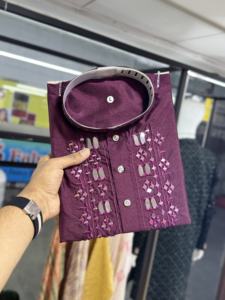 การออกแบบระดับพรีเมี่ยมพร้อม kurta ที่มีความยาวเต็มรูปแบบสำหรับผู้ชายที่มีเนื้อผ้าที่อุดมไปด้วยนักออกแบบระดับพรีเมียมสวมใส่ในปริมาณที่มาก - Product Image 5