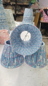 Tela de lino Ikat hecha a mano, lámpara de cono de lujo, diseño moderno, respetuoso con el medio ambiente, ambiente acogedor, Boutique, interiores, regalo con estilo - Product Image 4