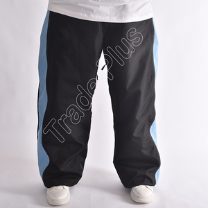 Pantalones de Esquí Azules y Negros de Gran Venta con Paneles Laterales Azules, Material Impermeable, Bolsillos con Cremallera y Ajuste Extra Holgado - Product Image 1