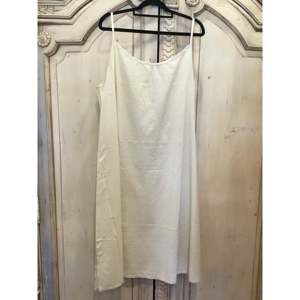 Slip en coton écru uni respirant pour femme Toshni, longueur sous le genou - Product Image 1