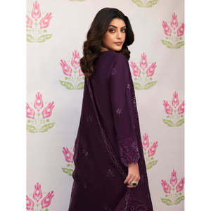 Ensemble 3 pièces Mahnur en mousseline brodée avec chemise, dupatta et pantalon en organza brodé - Product Image 5